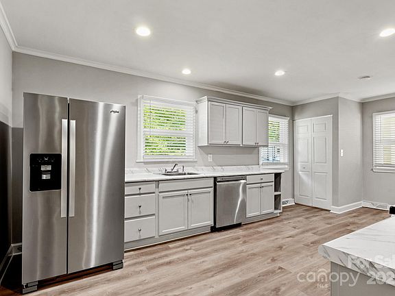 4th image of 2322 Hedgewood Cir