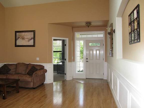 4th image of 5001 71st Ave SE