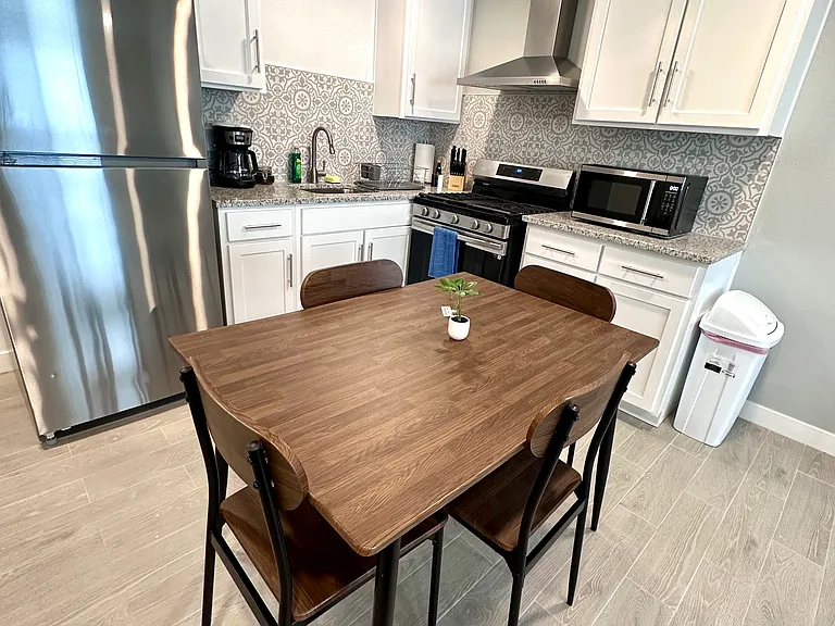 Full Kitchen with Dining Table