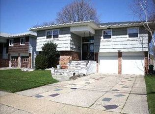 2043 Whalen Ave, Merrick, NY 11566