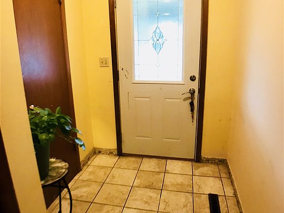2nd image of 1810 Manor Dr