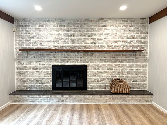 3rd image of 553 E 5th St