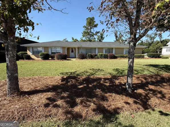 21 Pine St, Hazlehurst, GA 31539