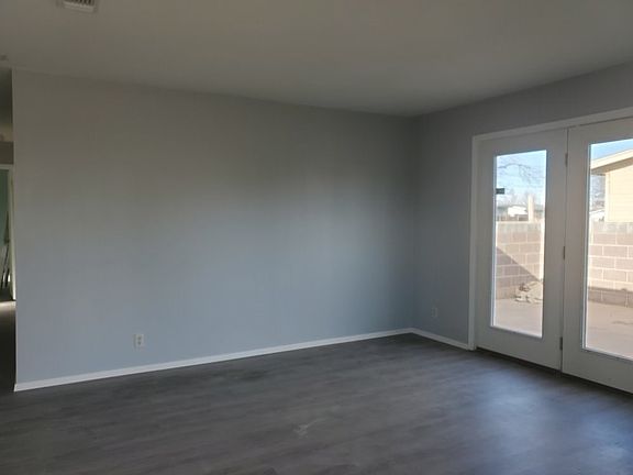4th image of 2464 Glenwood Dr