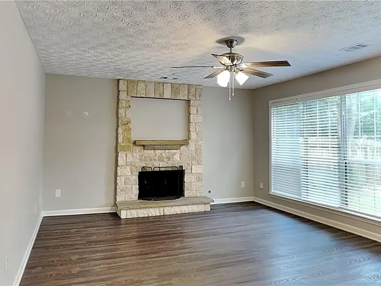 4922 Anclote Dr — Photo 2