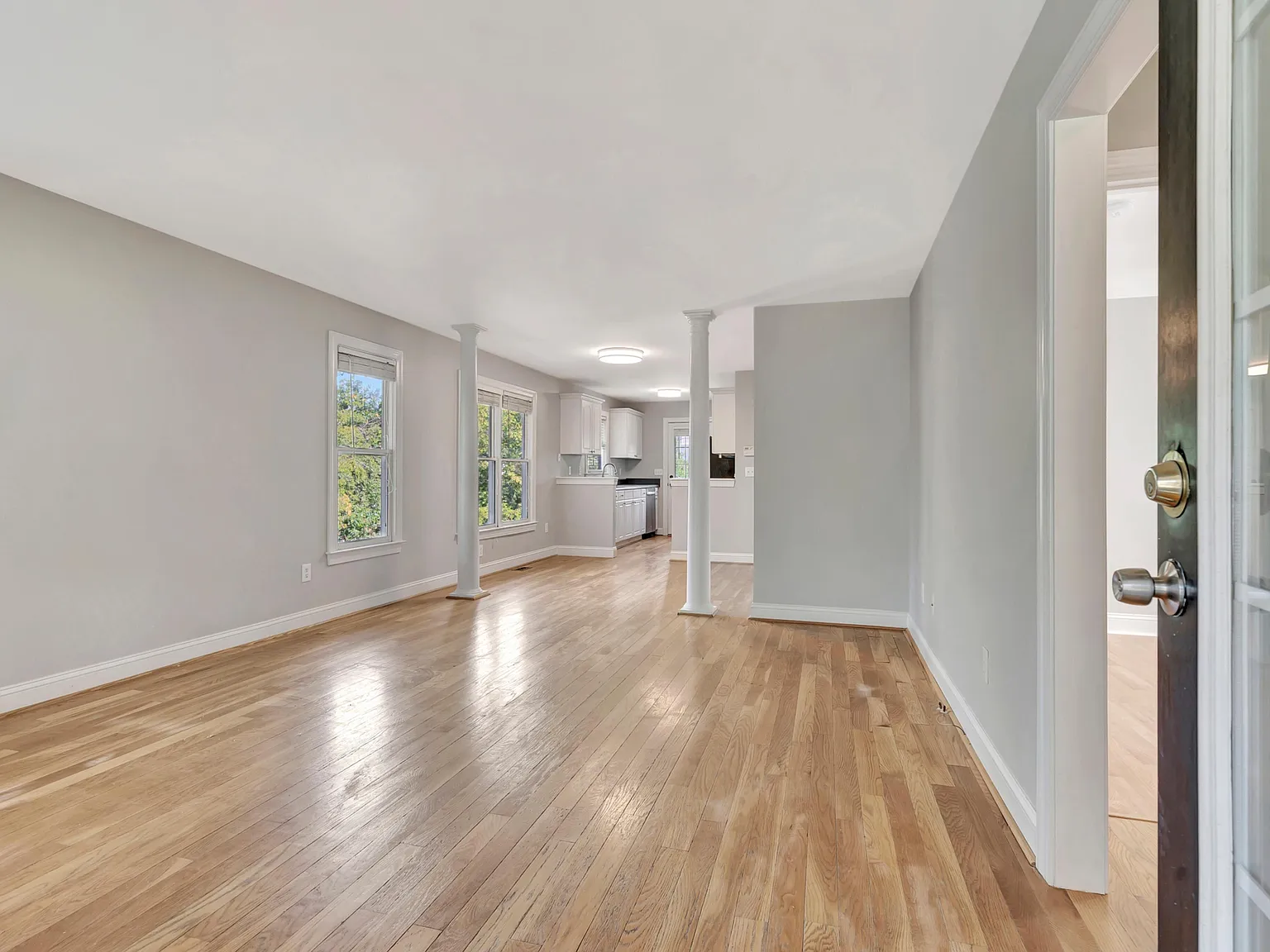 3 bed, 2.0 bath, 1250 sqft, $1,546 — Photo 4