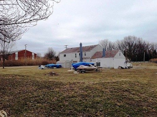 4th image of 47075 Jefferson Ave