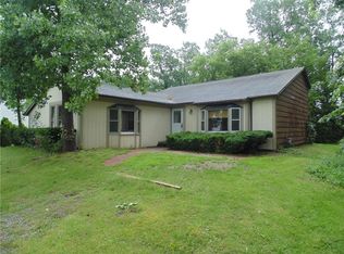 1263 Glen Carlyn Dr, Farmington, NY 14425