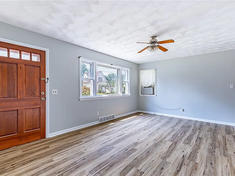 138 Clark Ave — Photo 11