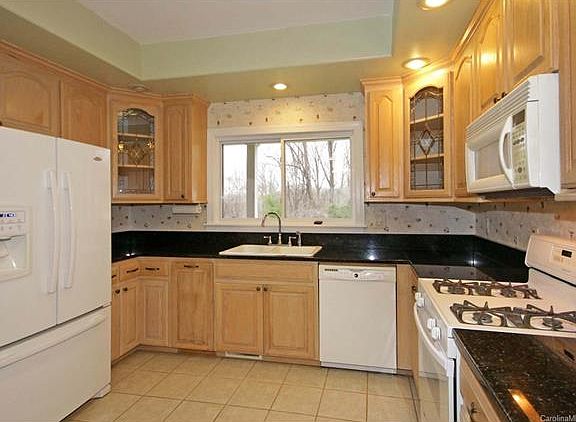 3rd image of 164 Zurich Ln