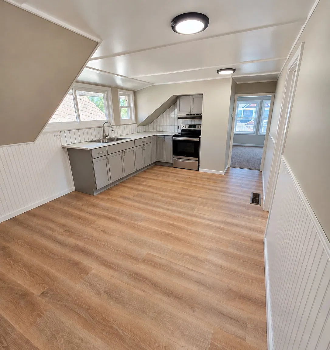 Upper Unit B2 — Photo 1