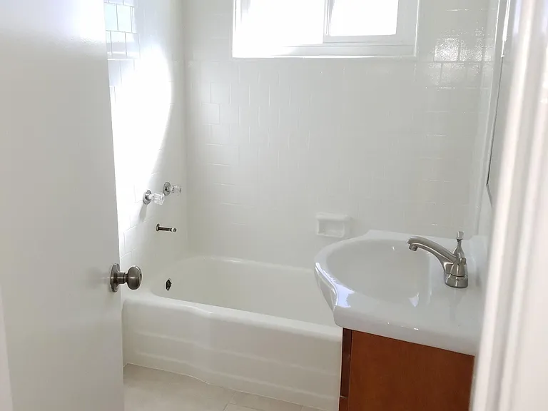 1907 Mathews Ave #B — Photo 10