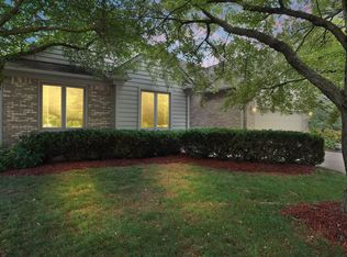 1099 Congress Dr, Troy, MI 48085