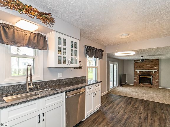 3rd image of 419 Riverdale Dr