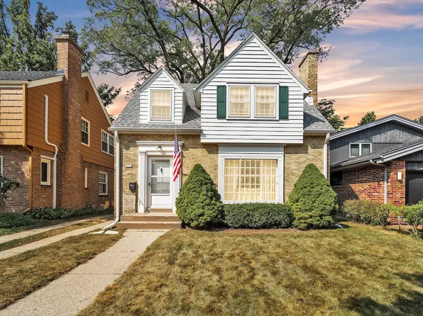 5551 North Shoreland AVENUE, Whitefish Bay, WI 53217