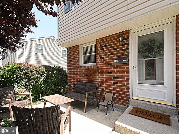 3rd image of 238 Fox Run Rd
