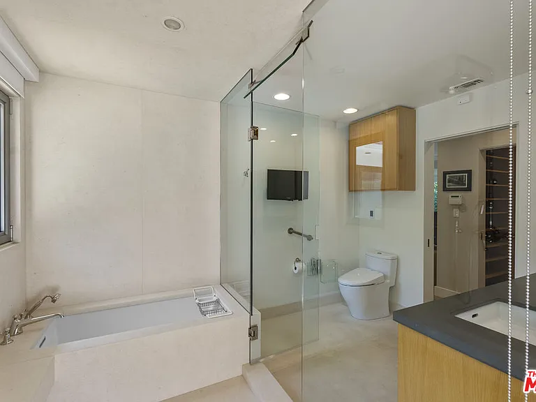 10630 Somma Way — Photo 32