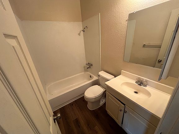4th image of 2607 Ohio Ave #212