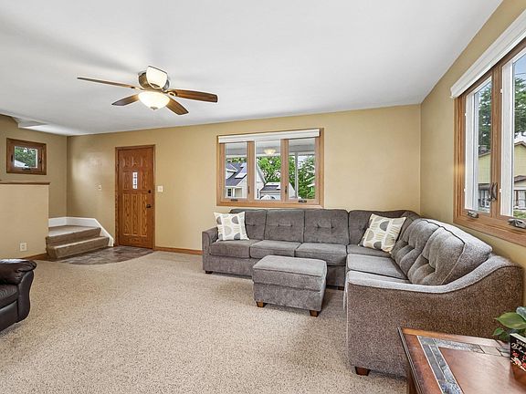 3rd image of 115 Roller Ave