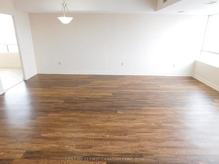 744 Wonderland Rd S #803 — Photo 2