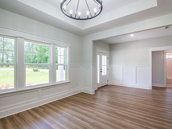 5th image of 143 Laurel Ct