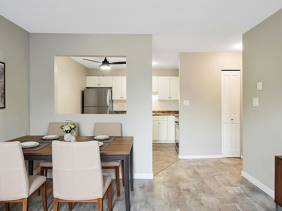 4th image of 2750 Fuller St #102