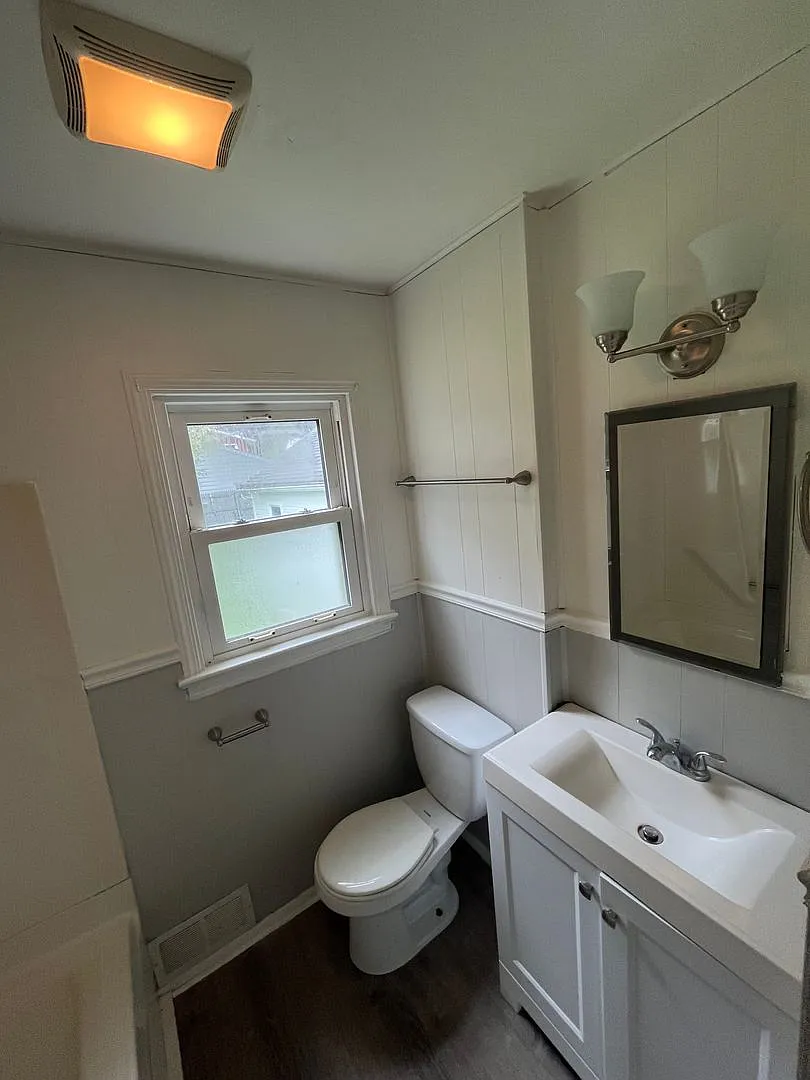 2 Bedroom House - Ready for Immediate Move-in! — Photo 4
