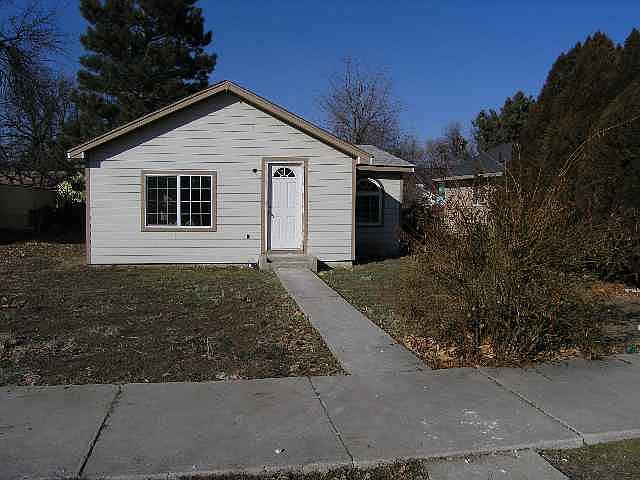 2nd image of 819 8th Ave S