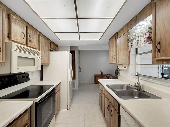 4th image of 2426 Benjamin Dr