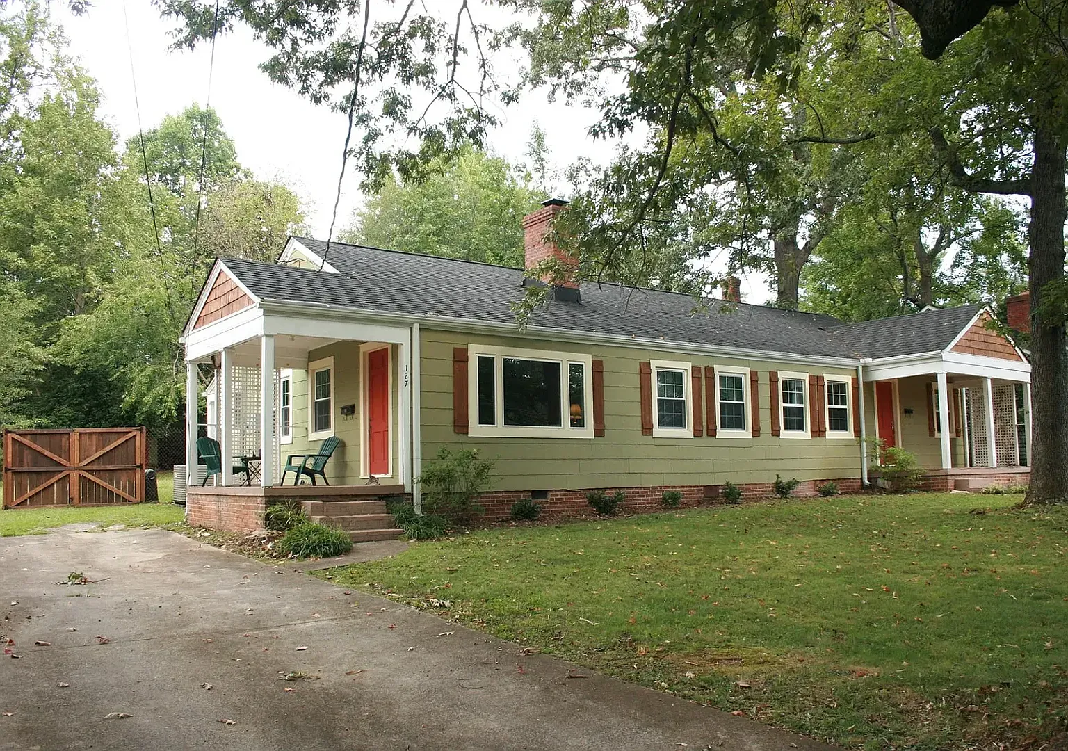 127 Wedgewood Dr — Photo 1