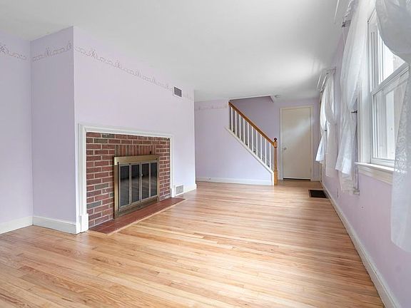 5th image of 147 Essex St