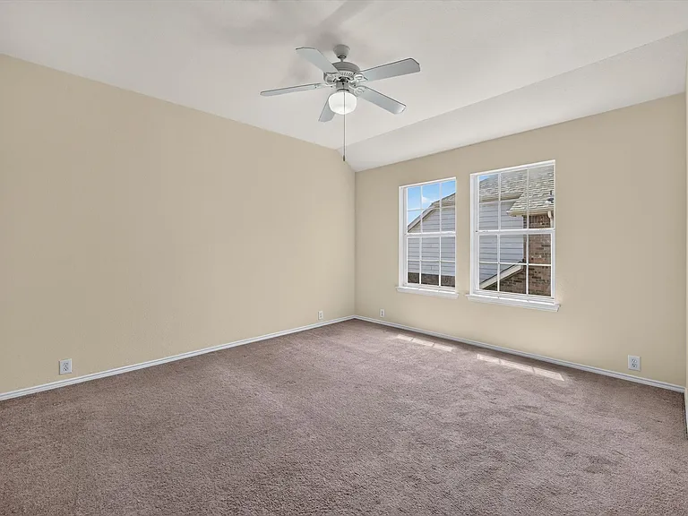 2328 Hunters Run Dr — Photo 13
