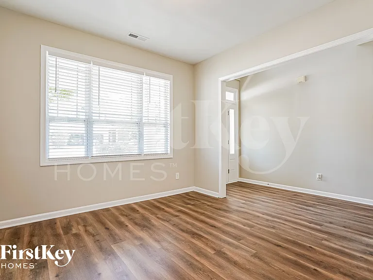 3253 Groveshire Dr — Photo 6