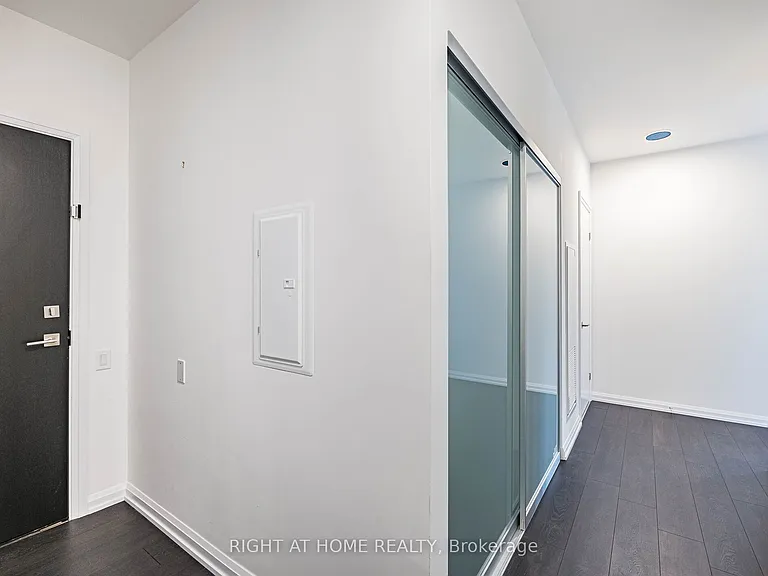 4208 Dundas St W #513 — Photo 6