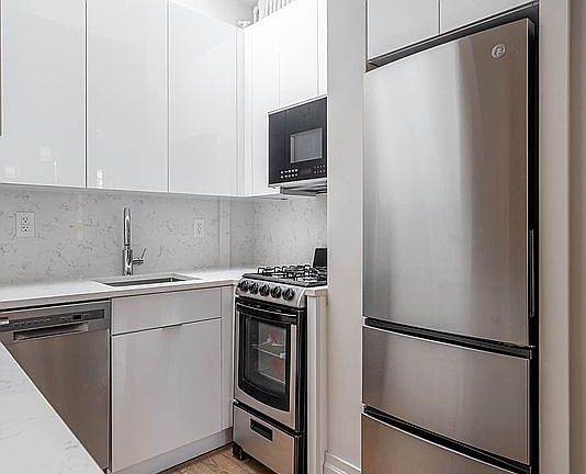 3rd image of 41 W 72nd St #Phc
