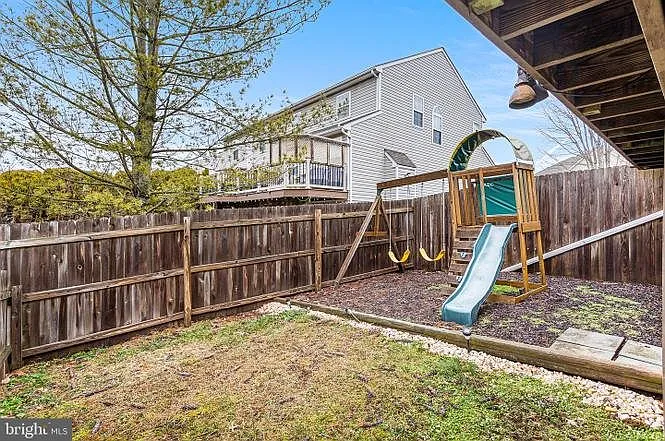767 Hunter Dr — Photo 2