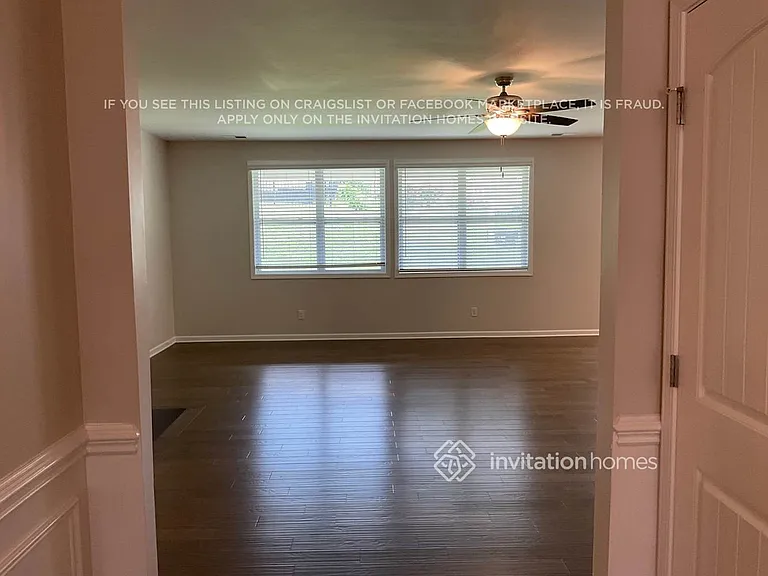 8026 Forest Hills Dr — Photo 2