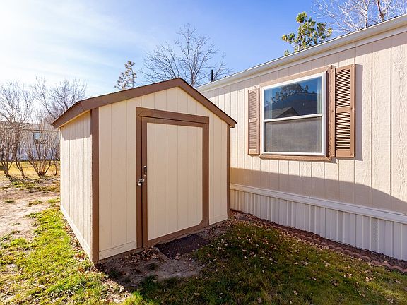 3rd image of 435 32nd Rd Unit 521