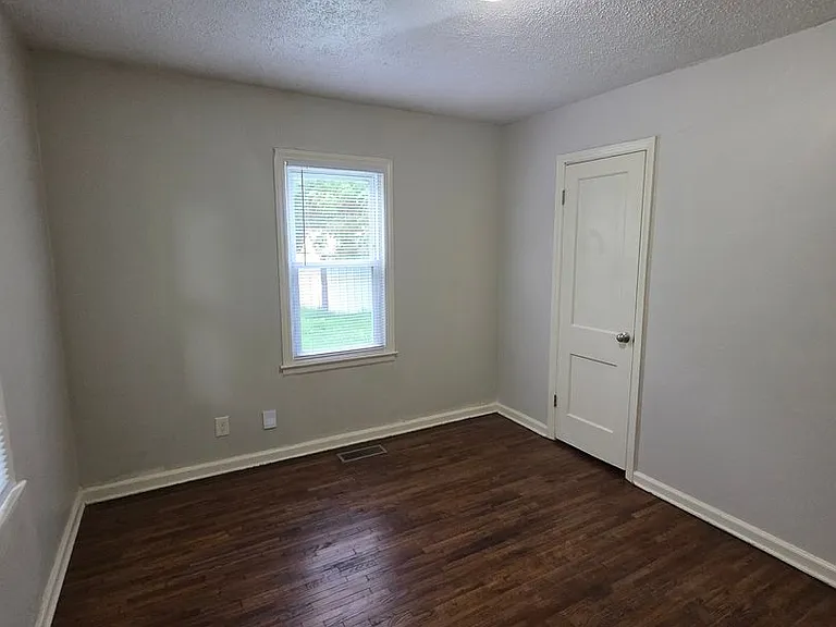 3009 S Gordon Ave — Photo 12