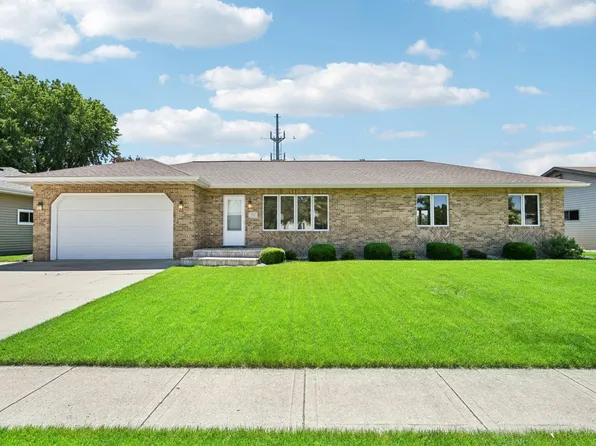 700 Raymond Rd, Waunakee, WI 53597