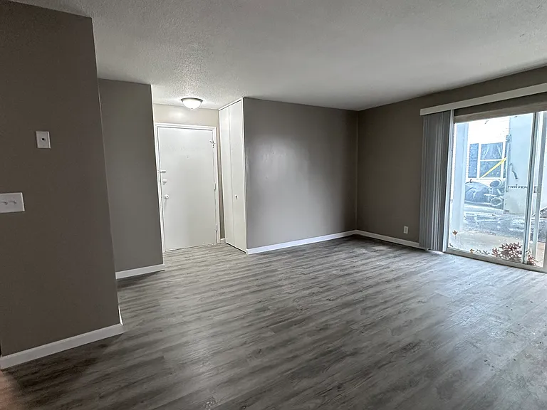 Sky Way Apartments — Photo 28