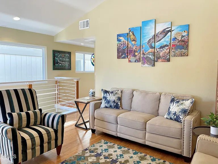 117 La Brea St — Photo 41