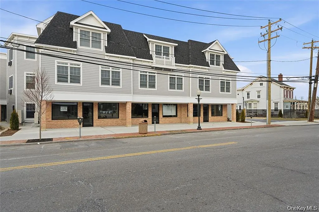 1 bed, 1.0 bath, 734 sqft, $3,300 — Photo 2