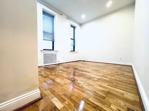 1590 York Avenue image 2 of 4