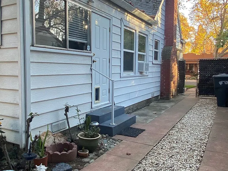 1813 Beverly Way — Photo 34