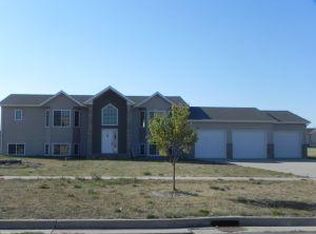 469 Prescott Ln, West Fargo, ND 58078