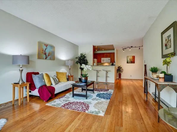 381 Half Moon Ln APT 305, Daly City, CA 94015