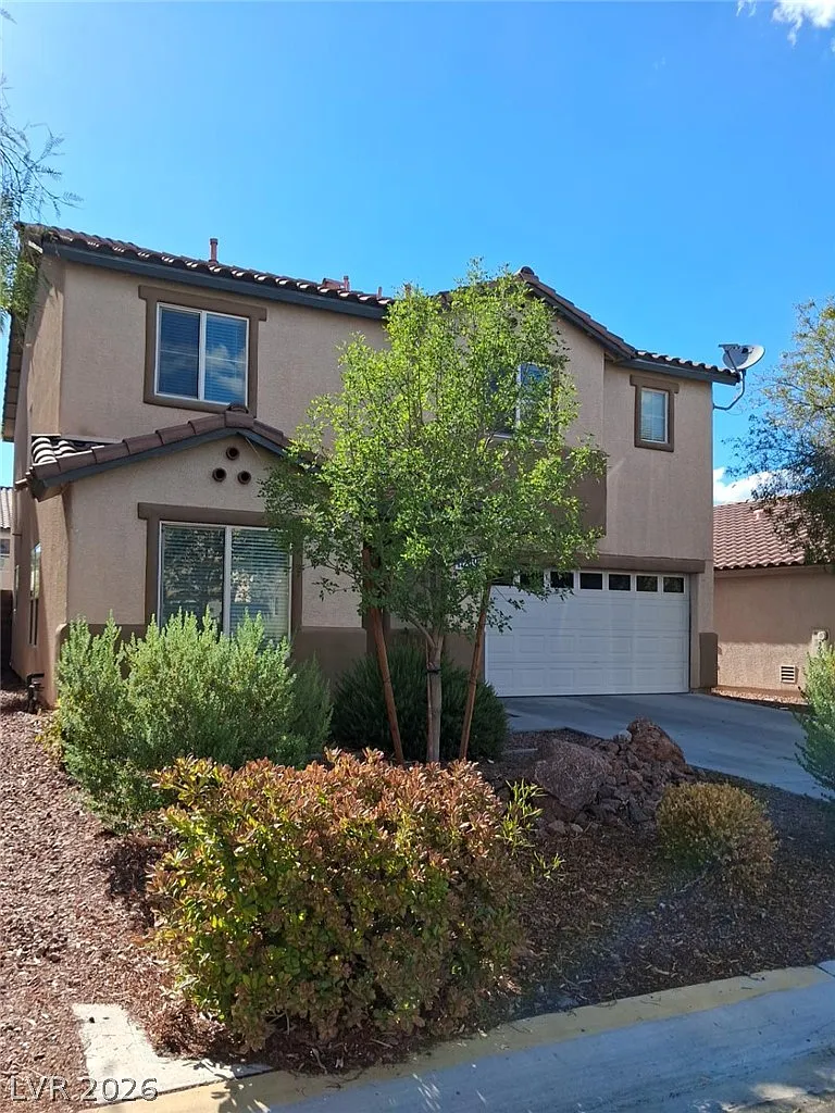 3 bed, 2.5 bath, 2320 sqft, $2,098 — Photo 1