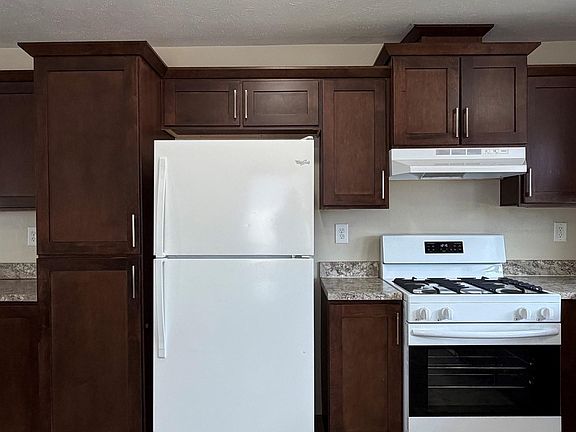 3rd image of 135 Maple St #135