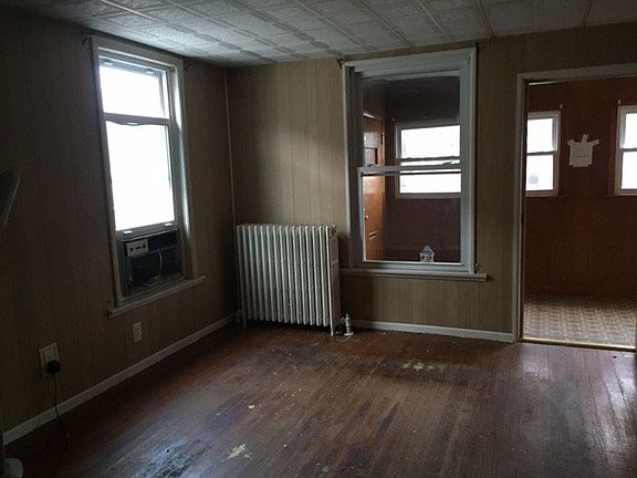 4th image of 2137 N Melvina Ave